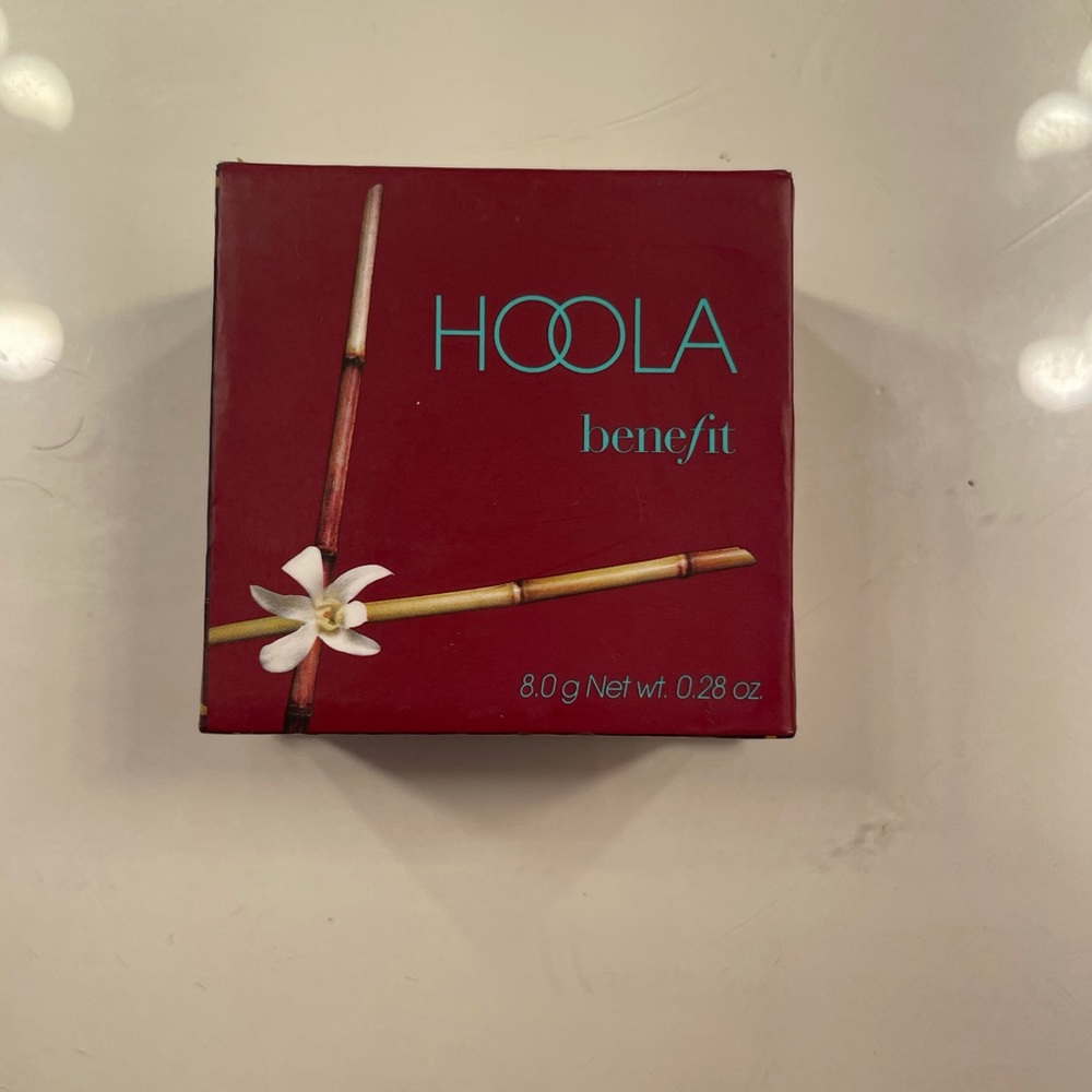 Benefit Cosmetics Hoola